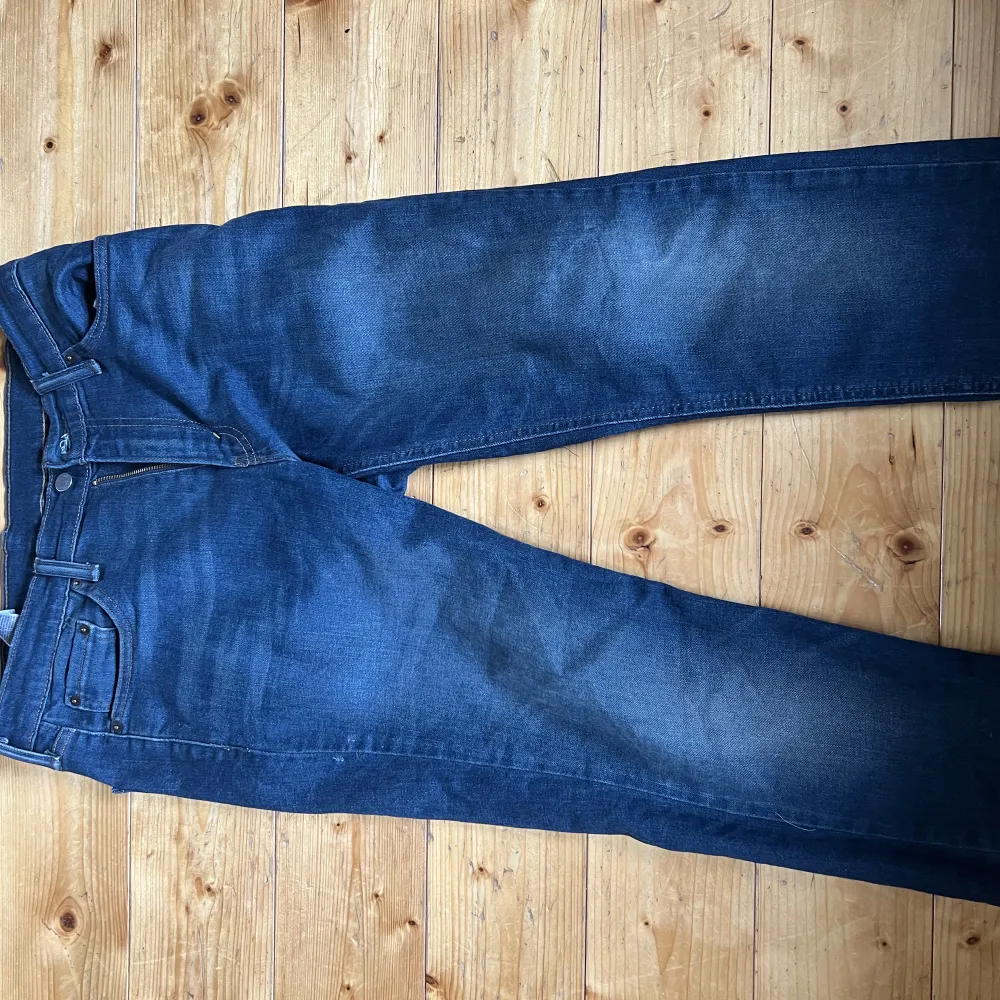 Köpte dom för 2 veckor sen. Vintage Levis byxor. Priset går o prata om.vill inte ha kvar dom. Köpare står för frakten. Jeans & Byxor.