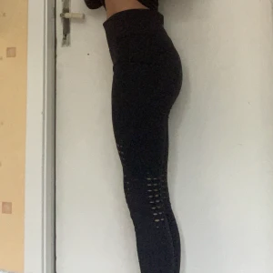 Snygga träningstights - Svarta träningstights i storlek xs/s, jättesnygga! Köpts på stadium