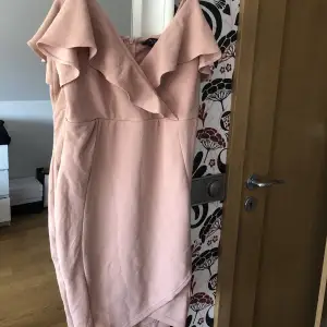 Rosa klänning från Ax Paris storlek 40