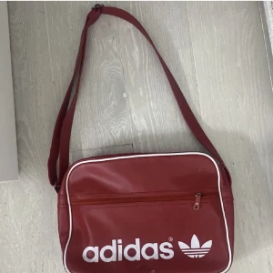 Adidas Väska - Använder inte längre 🫶🏻