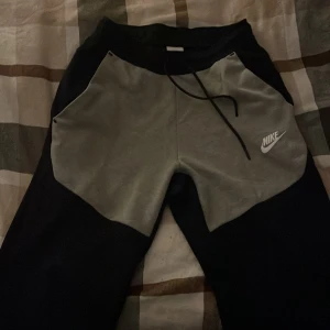 Nike tech byxor - Storlek xs, ordenarie pris runt 1000, mitt pris 400.