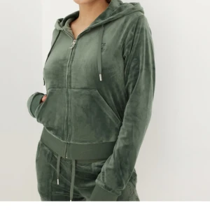 Juicy Couture dress - Grön Juicy couture dress i färgen grön. Bra skick och nästan helt oanvänd!