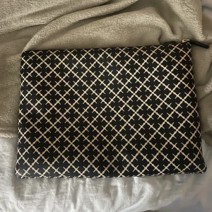 By Malene Birger  - Dataväska i nytt skick!  Ny pris - 1300kr