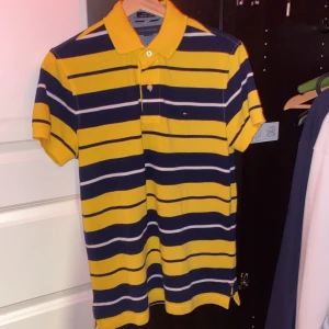 Tommy hilfiger piké  - Storlek xs men passar mig som är ca 180 lång och brukar ha s eller m