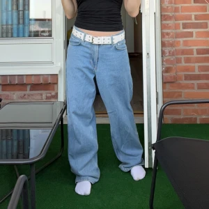 Baggy jeans - Skitsnygga baggy jeans från sweet sktbs.   Väldigt sparsamt använda, storlek xs.  200kr använd gärna köp nu 
