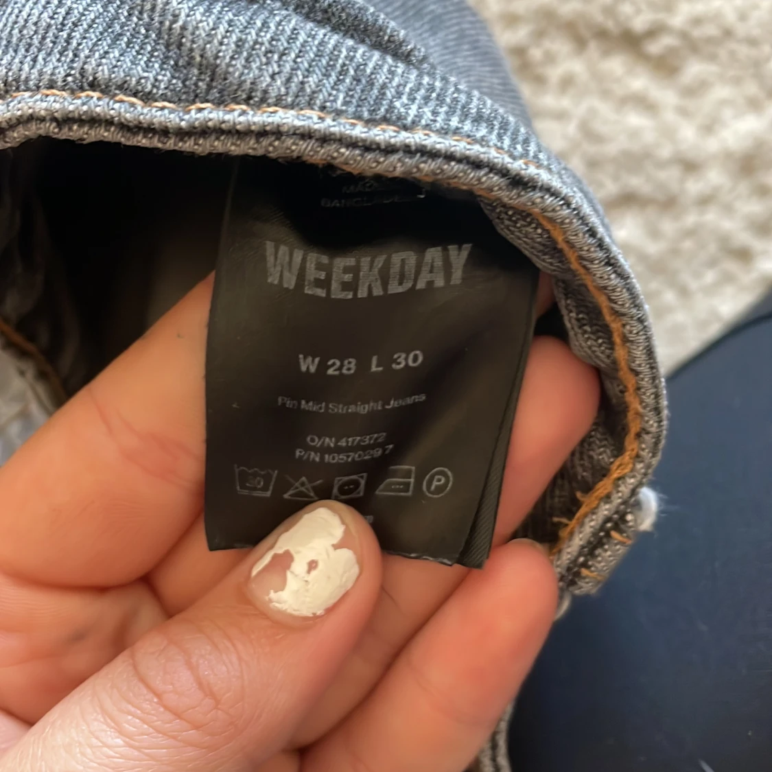 Gråa jeans från weekday  - 91