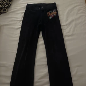 Vintage juicy couture byxor  - Säljer dessa vintage byxor från juicy couture i storlek xs💞
