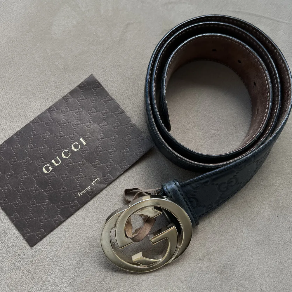 I använt skick  Kvitto finns , inköpt på Gucci i Stockholm . Accessoarer.