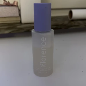 Florence - En florence face mist  Använt några gånger men det finns mycket kvar