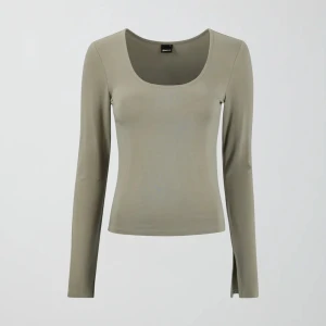 grön topp från gina  - säljer denna då den ej kommer till användning längre, fint skick