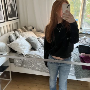 Svart sweatshirt  - Svart sweatshirt från lager 157, Stl s. Använd några gånger men inga skador. 🩷