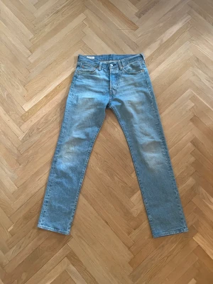 Levi’s 501or - Snygga, passar alla årstider. 10/10 skick knappt använda.