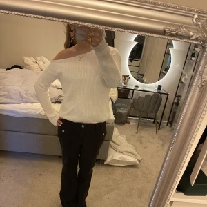 Off shoulder tröja  - Skit snygg off shoulder tröja!!!! topp skick. L men passar mer S/M