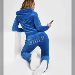 Juicy Couture - Säljer hela settet för 850. Säljer för jag inte använder alls.