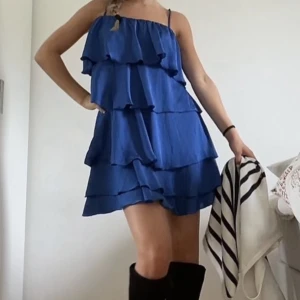 Klänning - Vintage klänning köpt på second hand. I bra skick.