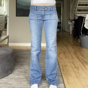 Snygga vintage Diesel jeans med fina detaljer  Inga skavanker🤗 Mått kan skickas vid förfrågan💕 