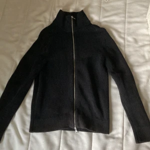 Full zip hoodie  - Riktigt snygg tröja från brothers, skick 8/10 Nypris: 899kr