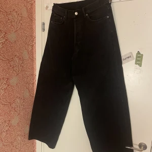 Weekday Jeans - Helt oanvända Astro Loose baggy jeans från Weekday. Top kvalitet