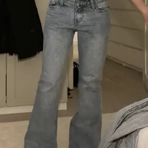 Säljer dessa brandy Melville jeans då jag har två. 