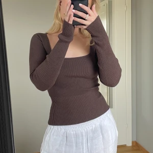 Finstickad topp  - Perfekt finstickad topp från bikbok i storlek XS 💗🧡Toppen är endast använd nån gång och har inga defekter 🤩