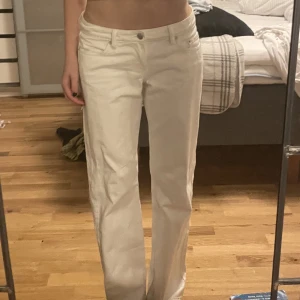 Weekday Arrow Jeans - Säljer pga använder ej, i nyskick!!  Passar mig som är 175 och brukar ha 36 🤍 W28/ L32
