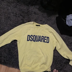 Dsquared 2  Givenchy - Dsquared tröja storlek L men passar M  skick 8/10  Givenchy storlek L passar M skick 9/10   100% äkta   1500kr st   Båda 2500kr