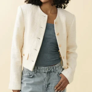 Tweedkavaj  - Säljer denna kavaj i tweed från Gina. Inköpt i maj men har tyvärr bara använts 2-3 gånger då den är för stor för mig. Inget slitage alls. Nypris 799:- säljer för 300:-