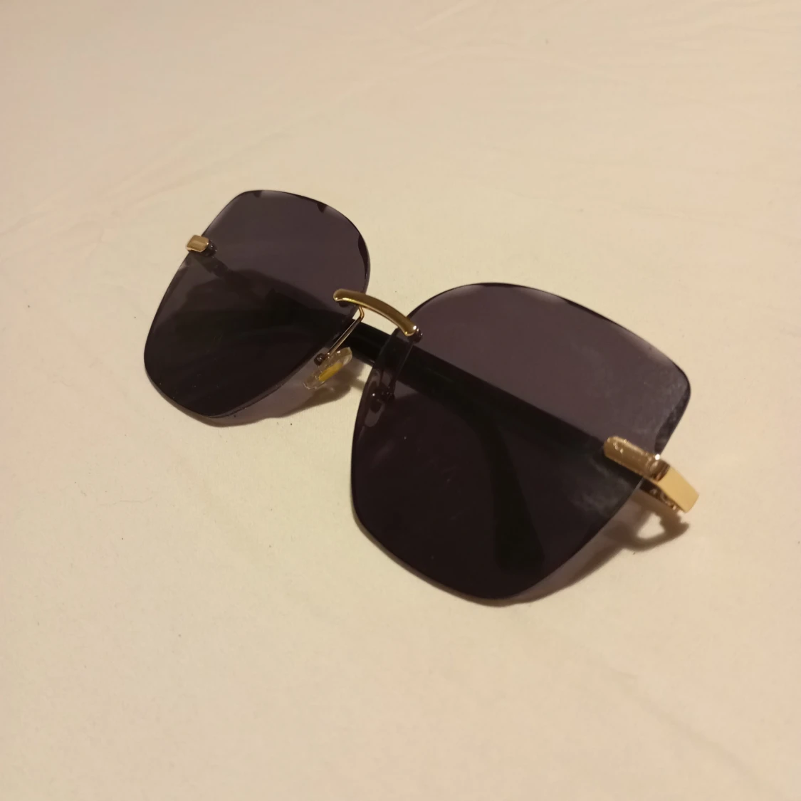 Solglasögon - NYA - 91