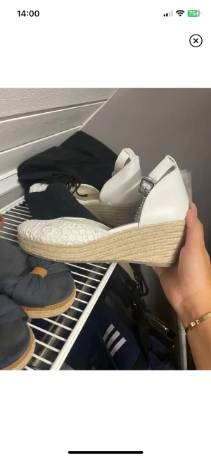 Klacksko - Säljer mina klackskor som är använda en gång  Minns inte vart dem är köpta men märket är Alley