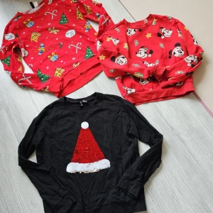 Jultröjor - 40 kr/st plus frakt. De två röda är i stl xs. Den svarta stl S Samtliga är använda men hela och rena!