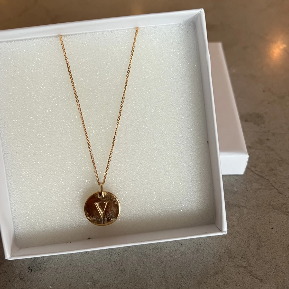 Syster P halsband ”V” - 90