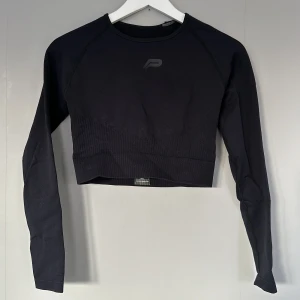 Croppad träningströja - Använd fåtal gånger - i ny skick Märke: Pursue fitness