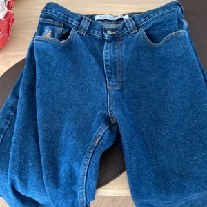 Baggy jeans - Säljer dessa denim 93 byxor eftersom använder inte längre 9,5/10 skick knappt använt pris kan diskuteras om snabb affär