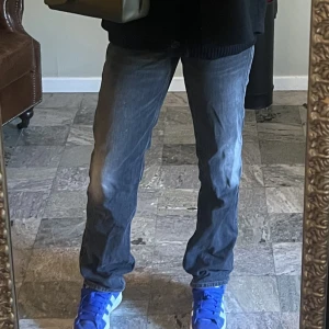 Arrow low jeans från weekday - Knappt använda då jag har två exakt likadana🩵köparen står för frakt