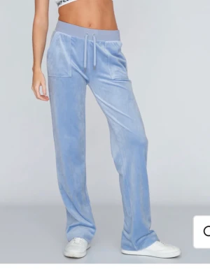 Blåa juicy  - Hej! Säljer nu mina blåa juicy för gillade inte hur dom satt på mig, helt nya och använda 1 gång i nån timme bara, frakt står man för själv  skulle även kunna tänka mig byta mot nån annan färg fast i XXS