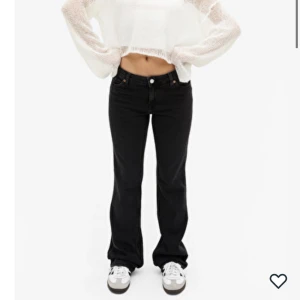 Jeans - Jättefina jeans från monki, är tyvärr lite korta på mig💞 Diskuterar gärna priset!! 