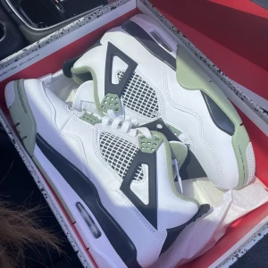 Jordan 4 - Säljer mina jordens 4or för 3800 finns bilder mer / kom privat 