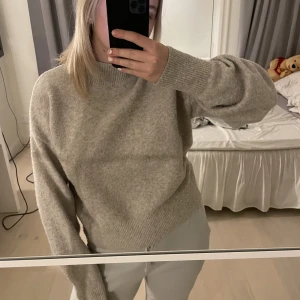 Stickad tröja  - Supermysig tröja ifrån other stories.