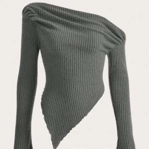 Topp - Aldrig använd och sitter mer som en M!🩶