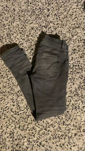 Dondup  - De är i väldigt fint skick skulle säga 8,5/10 | mitt pris 650kr!, går att diskutera!