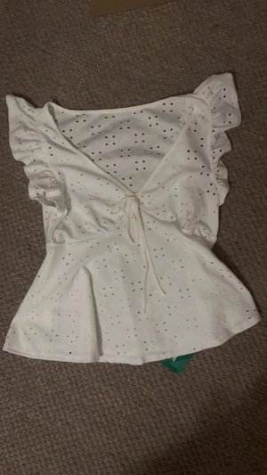 Söt tröja  - En super fin tröja från SHINE som aldrig kommit till användning och har kvar prislapp!🤗💘 storlek S