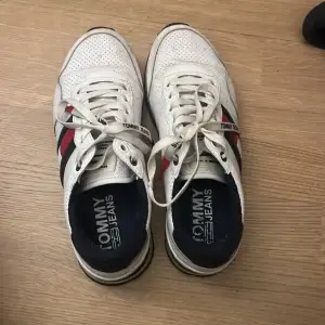 Tommy shoes , great condition. Will be cleaned before sending.. original price: 549KR