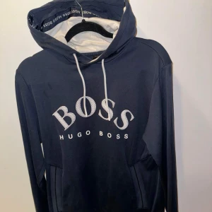 Hugo Boss Luvtröja  - Hugo Boss luvtröja marinblå (S-M