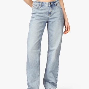 lee jane low waist - lågmidjade jeans från Lee. strl w27 l31, passar mig som är 163cm. nypris är 1 199kr och de har endast använts några gånger. 