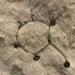 Armband - Superfint ”berlock” armband från Edblad, sparsamt använt! Nypris 399