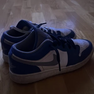 Jordans/blå - Säljer mina blåa jordans de är i 8/10 i bra skick och nypris är 1800