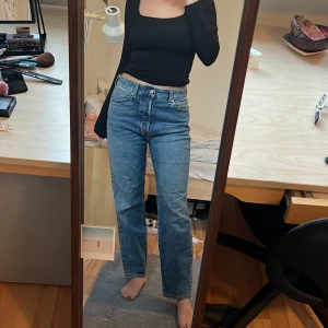 Mom Jeans High Waist  - Supersköna och mjuka jeans! Stängs med knappar, jag är 1,64! 