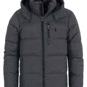 Ny ralph lauren jacka! - Säljer min fina ralph lauren jacka som är i nyskick! Använd få tal gånger, äkta såklart!