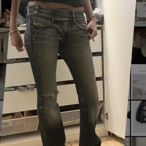 Diesel jeans  - Super snygga diesel jeans köpta på Sellpy men inte använt💗 Första och sista bilderna är lånade 