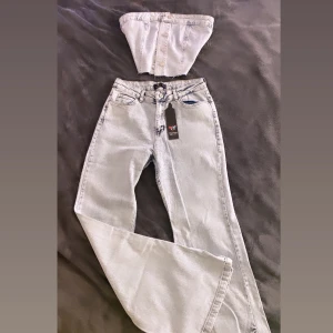 Denim set - Säljer ett Denim set som även går att köpa separat. Jeans 300kr, topp 150kr, jacka 250kr. Hela settet 600kr. 